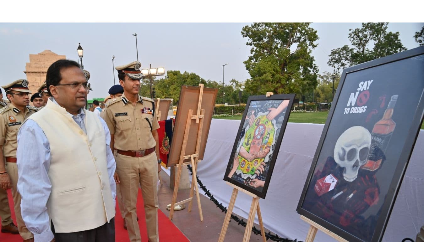 Union Home Secretary Sh. Govind Mohan & Spl CP (Crime) Sh. HGS Dhaliwal at anti-drug poster exhibition